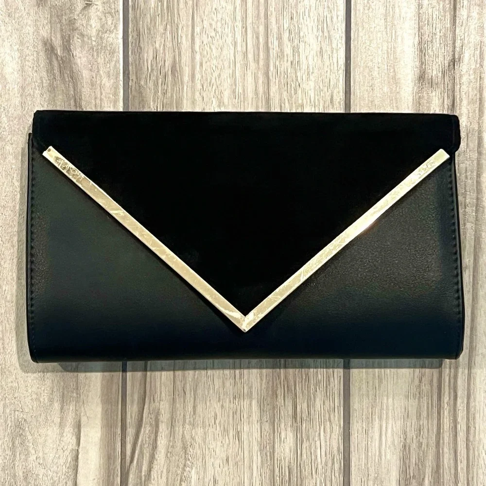 Aldo Crossbody Clutch Women OS Black Good Gold V Trim Envelope Chain Strap - Picture 7 of 10
